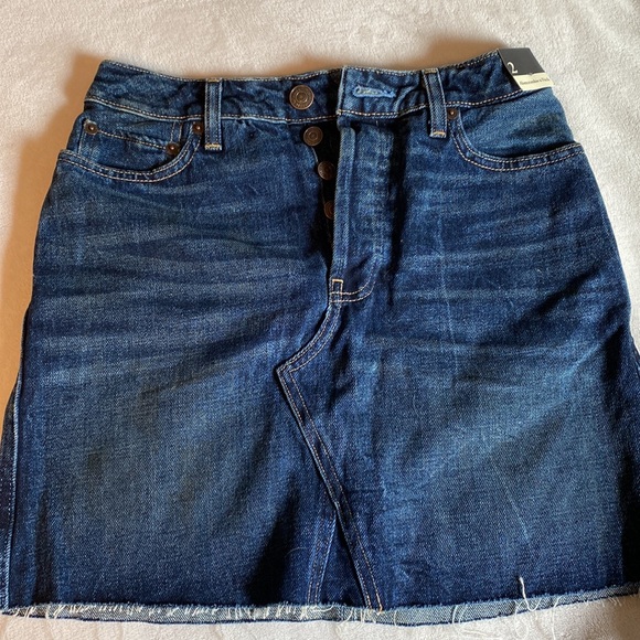 Abercrombie & Fitch denim skirt. - Picture 5 of 6